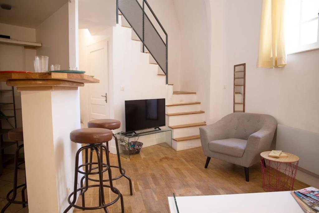 Appartement L'authentique, duplex, centre historique, wifi à Montpellier Extérieur photo