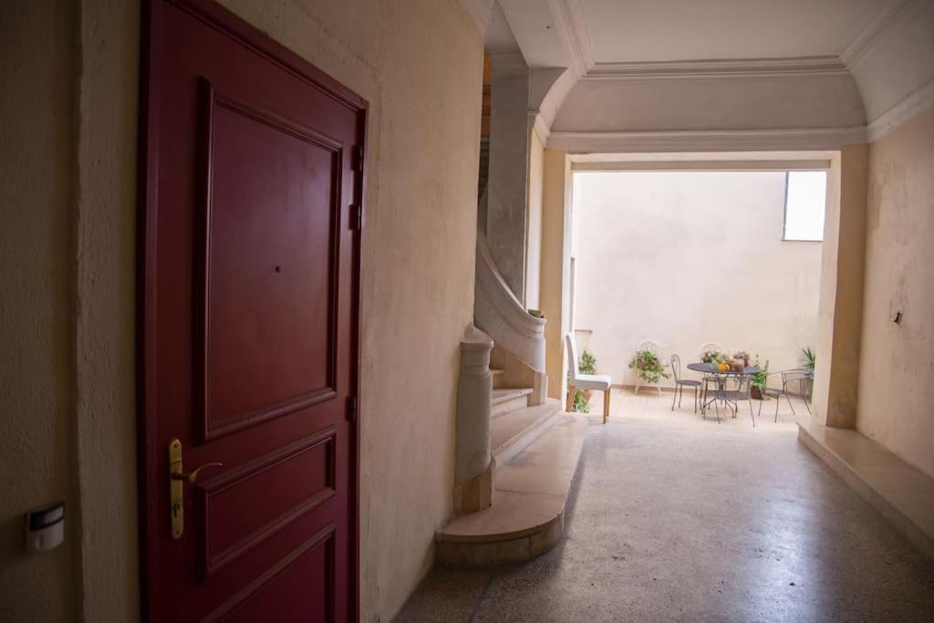 Appartement L'authentique, duplex, centre historique, wifi à Montpellier Extérieur photo