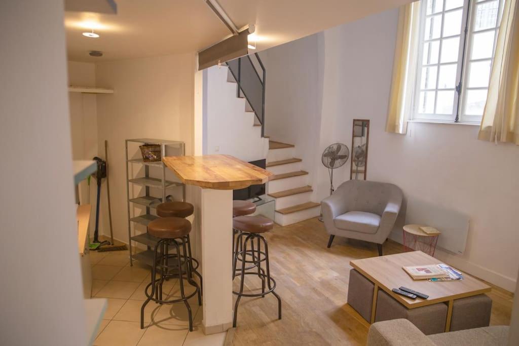 Appartement L'authentique, duplex, centre historique, wifi à Montpellier Extérieur photo