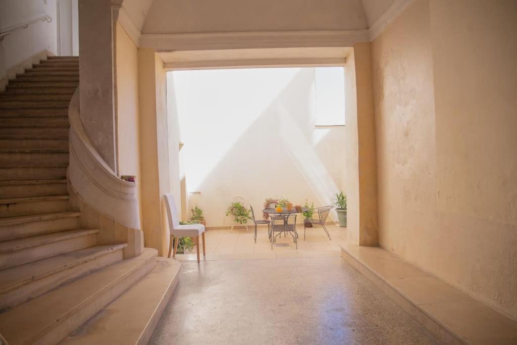 Appartement L'authentique, duplex, centre historique, wifi à Montpellier Extérieur photo